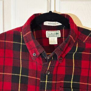 LL bean Men's Medium M red flannel shirt button up check plaid